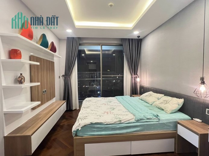 lầu 19 view sông và biệt thự đẹp của chung cư Midthow The Grand, đã có sổ, đang có HĐT 1100usd ô xe