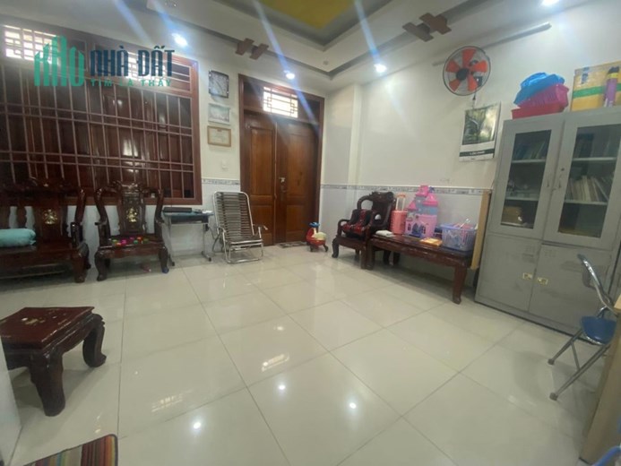 bán nhà Mặt tiền Lê Trọng Tấn - Ngay KCN Tân Bình, DT: 6x14m, 3 Tầng , 6PN, giá 11.5 tỷ.