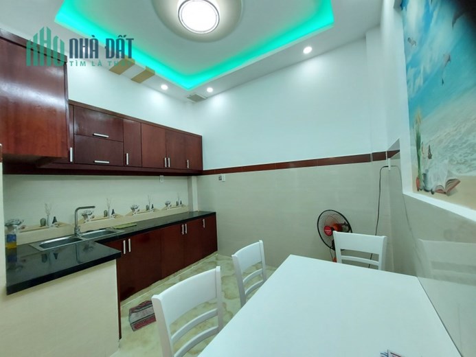Bán nhà đẹp gò vấp, 40m2, 3 Tầng, 4. tỷ, Lê Đức Thọ, Oto đỗ cửa.