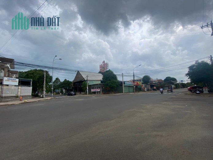 NHÀ HÀNG 2 MẶT TIỀN VỚI  8 PHÒNG VIP Ở THỊ TRẤN TRẢNG BOM – ĐỒNG NAI.