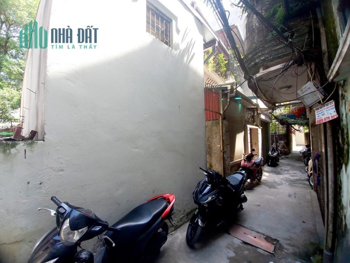 Bán nhà C4 tại ngõ chợ Ngọc Lâm 50m giá nhỉnh 2 tỷ LH: 0936123469
