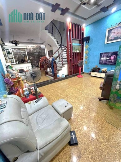 Bán Gấp Nhà Gia Thụy Long Biên 83M x 4 Tầng . Ô Tô , 10m Ra Ô Tô Tránh , Ngõ Thông . Giá 6.3 Tỷ .