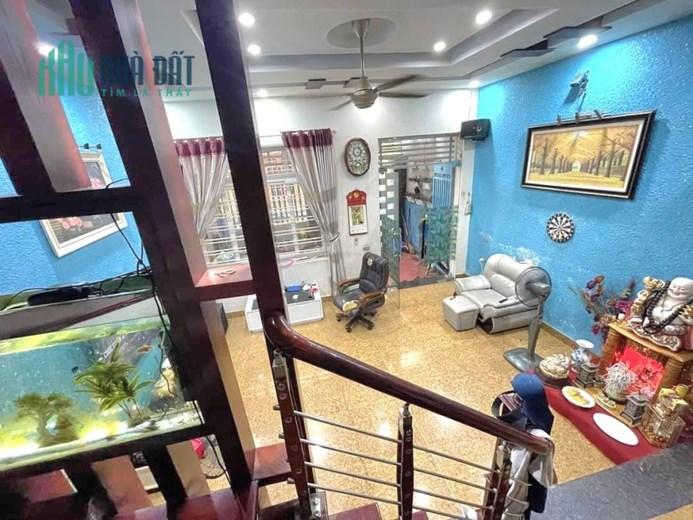 Bán Gấp Nhà Gia Thụy Long Biên 83M x 4 Tầng . Ô Tô , 10m Ra Ô Tô Tránh , Ngõ Thông . Giá 6.3 Tỷ .