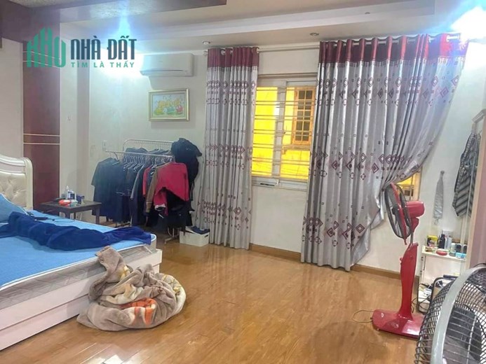Bán Gấp Nhà Gia Thụy Long Biên 83M x 4 Tầng . Ô Tô , 10m Ra Ô Tô Tránh , Ngõ Thông . Giá 6.3 Tỷ .