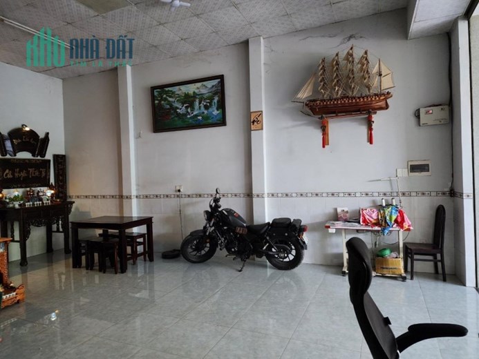 NHÀ CHÍNH CHỦ - GIÁ TỐT - Cần Bán Căn Nhà Vị Trí Đẹp Tại Bến Lức, Long An