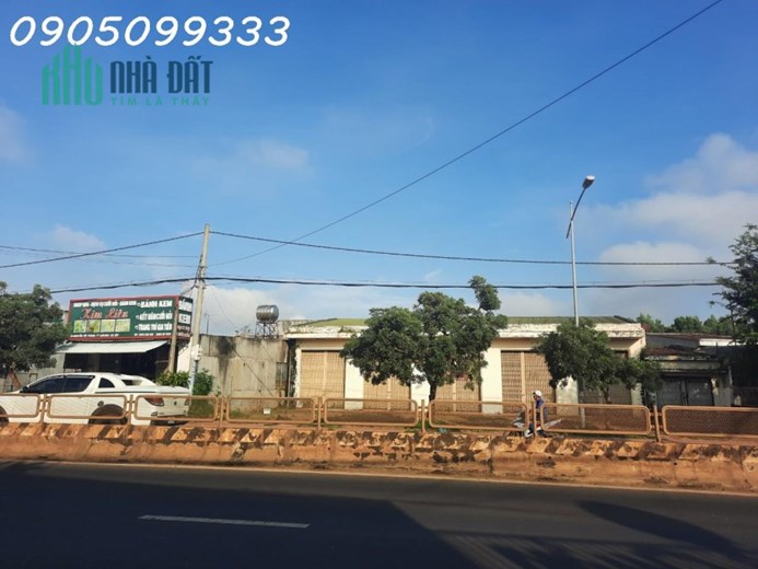 Cho thuê nhà nguyên căn + bãi đất trống làm xưởng sản xuất, kho bãi vận chuyển
