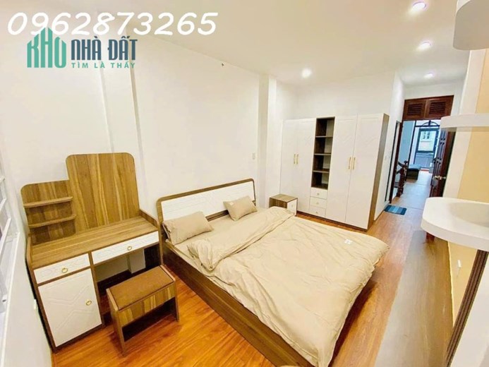 Bán nhà đất PHƯỜNG VIỆT HƯNG - Q. LONG BIÊN. 5 tầng. Nhà rộng gần công viên. Diện tích 113M2. Giá