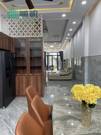Chỉ còn 6 tỷ 9, nhà mới 4T full NT xịn sò như hình, cạnh bên PMH Q7