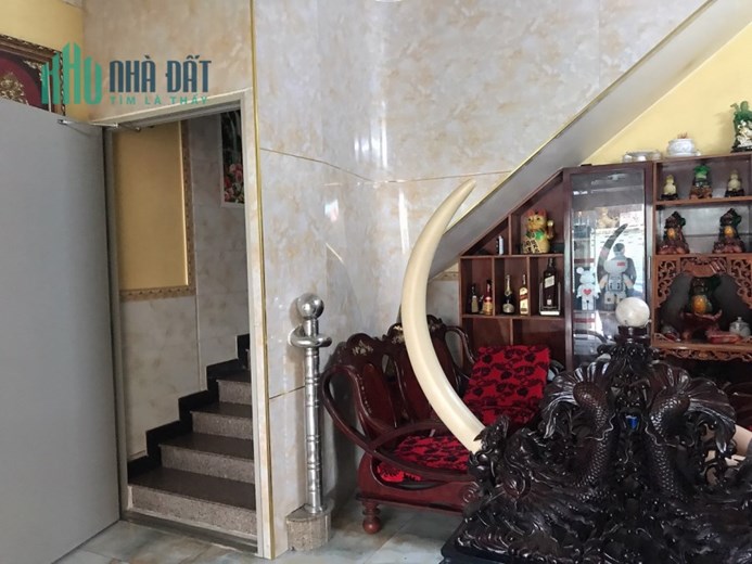 Nhà MT Lê Văn Thịnh, Q2, 165m2, 5Tầng, Khai Thác 200Tr/Tháng - Giá Mới 15.5 Tỷ. TL