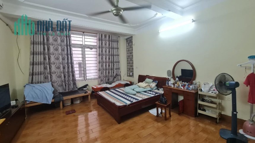 Bán nhà Khương Trung diện tích rộng 70m2 mặt tiền rộng gần hồ cách ô tô 50m, đầu tư hoặc ở đều