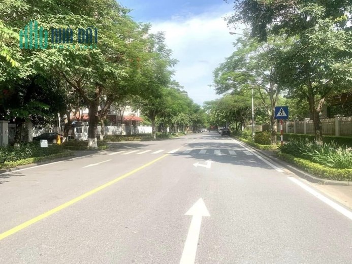 Nhà bán tổ 15 Kiến Hưng, Hà Đông, 52/56m2, 5 tầng, 4,4m mặt tiền, giá 9 tỷ.