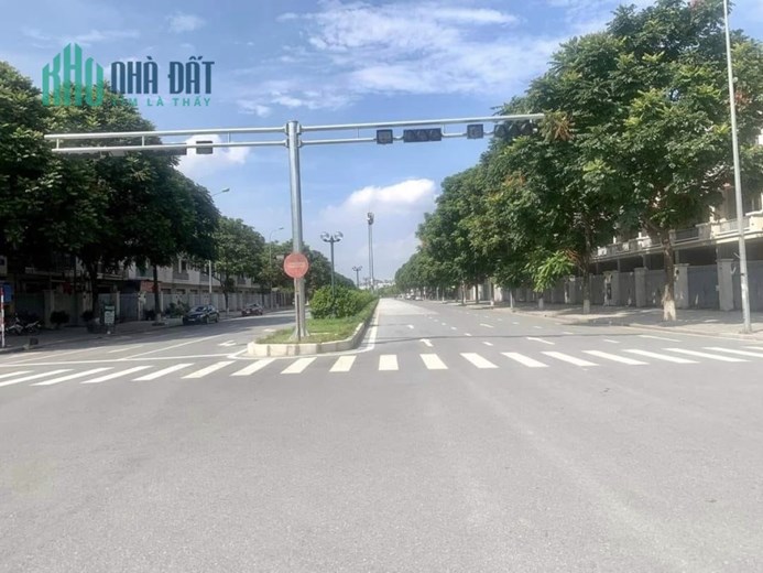 Nhà bán tổ 15 Kiến Hưng, Hà Đông, 52/56m2, 5 tầng, 4,4m mặt tiền, giá 9 tỷ.
