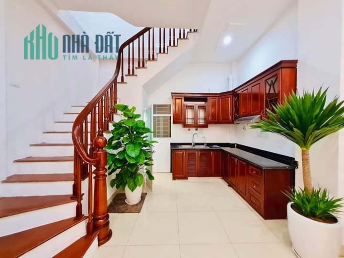 Bán Nhà Ngõ 898 Đường Láng 35/38m2 x 5 tầng, nhà mới ở ngay, nội thất sang xịn, ngõ thông, giá cho