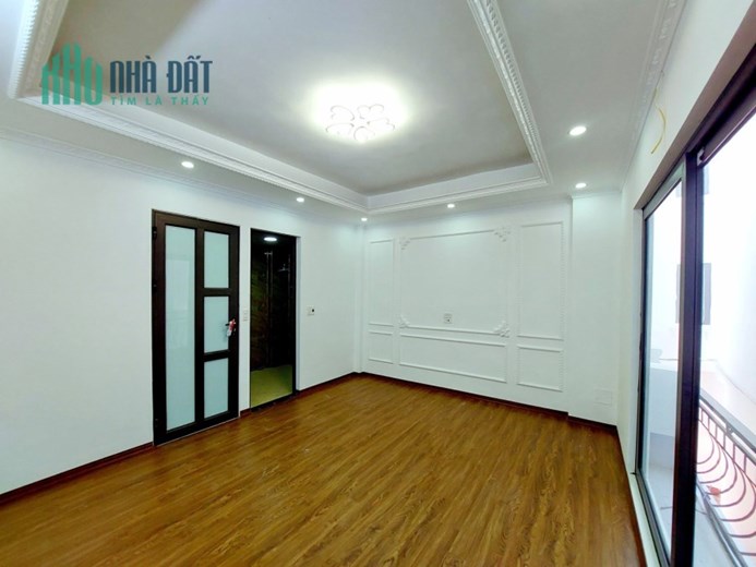 Bán nhà Ngô Gia Tự, 5 tầng, giá 3.1ty