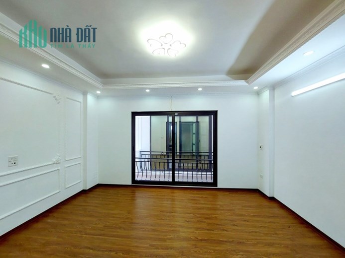 Bán nhà Ngô Gia Tự, 5 tầng, giá 3.1ty