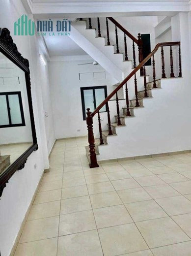 Bán Nhà nhõ 278 Phố Tôn Đức Thắng 41,4m2 x 3 tầng, gần Phố, ngõ nông, 4 phòng ngủ, giá cho các nhà