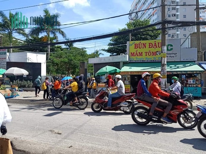 Mặt tiền đường tăng nhơn phú DT 102m , 4 tầng đối diện trường Công thương,