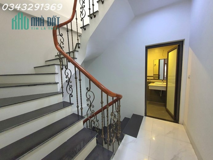 Bán Đất tặng nhà phố Văn Cao full nội thất 42m 5Tầng MT 4,9m chỉ 4,15 tỷ.