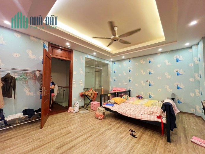 Bán Nhà Ngõ 187 Hồng Mai, 40m2, 5T, MT6.6m, 5.7Tỷ, Full Nội Thất, 0977097287