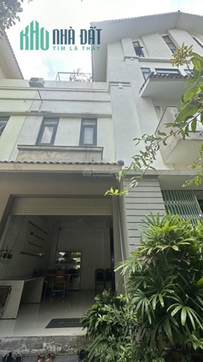 Bán biệt thự 160m2, ba tầng, hướng Đông Bắc, view vườn hoa tại khu C Geleximco Lê Trọng Tấn