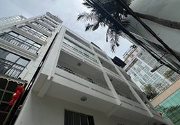 Bán nhà 6 tầng thiết kế hiện đại tại mặt tiền đường Hùng Vương ,khu Phố Tây trung tâm tp biển Nha