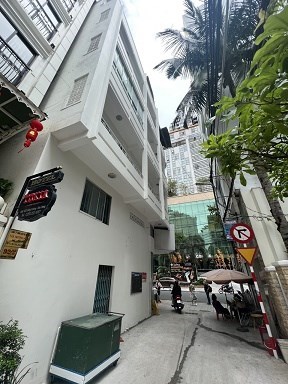 Bán nhà 6 tầng thiết kế hiện đại tại mặt tiền đường Hùng Vương ,khu Phố Tây trung tâm tp biển Nha