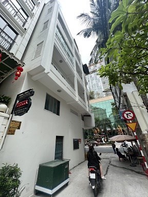 Bán nhà 6 tầng thiết kế hiện đại tại mặt tiền đường Hùng Vương ,khu Phố Tây trung tâm tp biển Nha