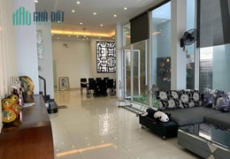 Gia chủ định cư bán gấp Biệt thự Nguyễn Văn Linh - Phú Mỹ - Q7, 10x20m, 3T - 6PN, 28.9 tỷ
