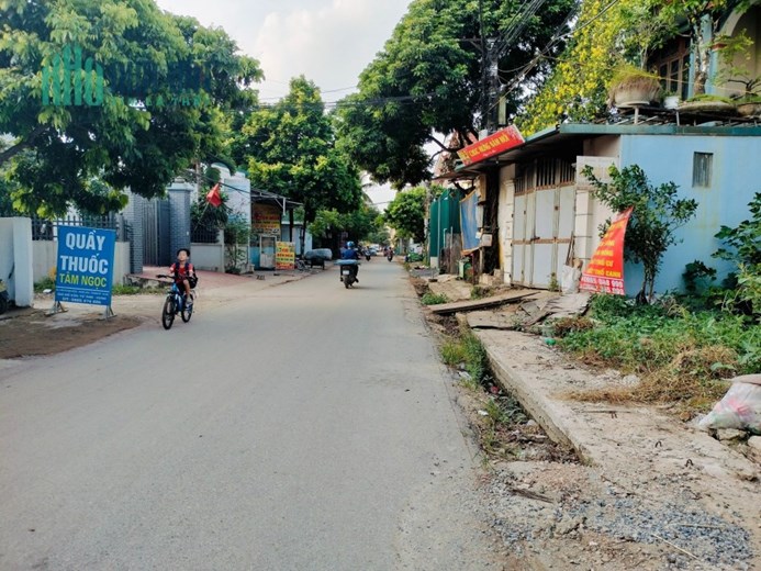 𝐧𝐠𝐚𝐲 𝟓𝟖,𝟏𝐦 𝐤𝐡𝐮 𝐔ỷ 𝐛𝐚𝐧 Diện tích 58,1m Khu Ủy ban Phụng Châu
 Mặt tiền 4,5m -