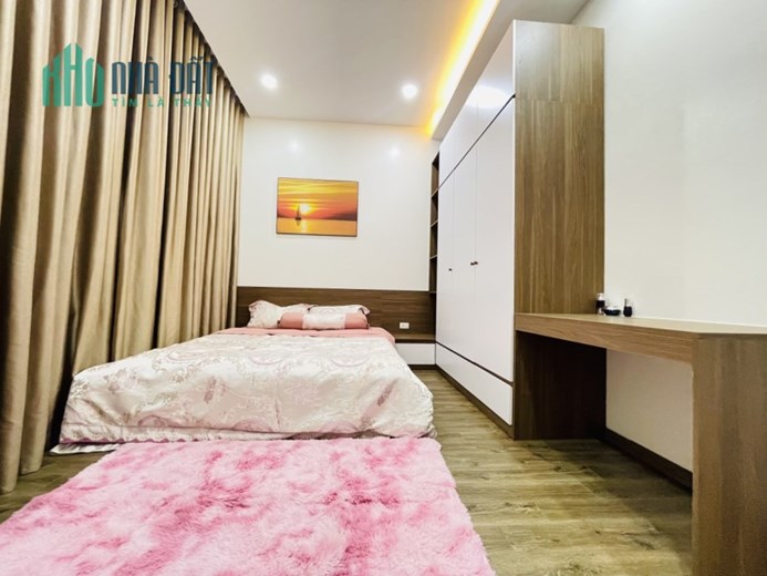 Bán nhà ngõ 175 Lạc Long Quân, Võ Chí Công dt 50m2 x 5 t mặt tiền 4,5 m thoáng sau giá 6,3 tỷ
