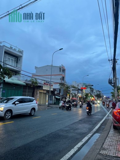 Hiếm, Mặt tiền Hương Lộ 2 - ngay Mã Lò, DT: 18x54m, full thổ cư, C4, Tiện xây, phân lô, 99.9 tỷ