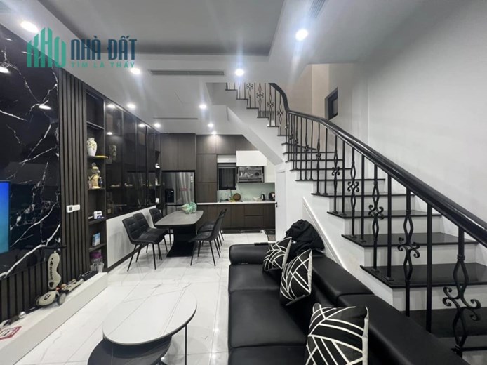 Siêu Phẩm, Bán nhà Chùa Láng, Đống Đa 40m2, 5 tầng,2 thoáng  tặng full nội thất vip