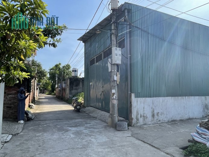 SIÊU HÓT…..BÁN ĐẤT TẶNG NHÀ XƯỞNG giáp Thị Trấn Chúc Sơn chỉ 2x triệu/m 
- Diện tích: 164,7m  full
