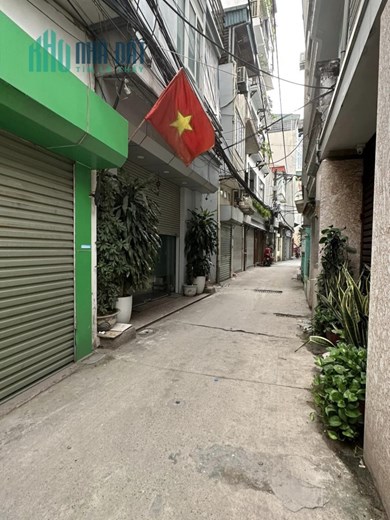 Bán nhà ngõ 24 Ngọc Lâm 67m x 3T, ở luôn, oto,  giá 4 tỷ 7 thương lượng. LH: 0936123469