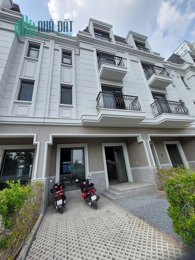 Bán Nhà Hàng Xóm Đoàn Di Băng, KDC AMELIE Phú Mỹ Hưng, 236m2, Chỉ 12 Tỷ