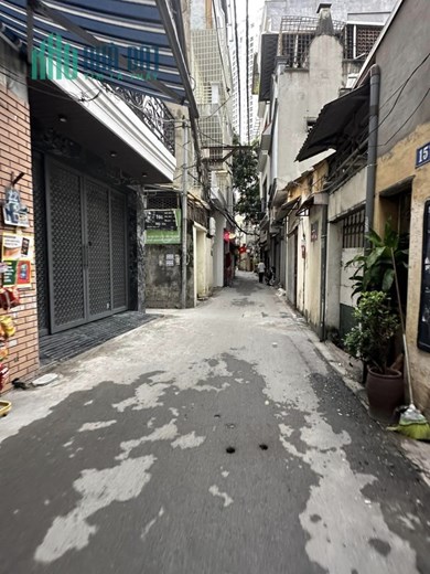 Bán nhà ngõ 24 Ngọc Lâm 67m x 3T, ở luôn, oto,  giá 4 tỷ 7 thương lượng. LH: 0936123469