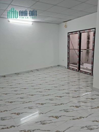 Bán nhà ngõ 24 Ngọc Lâm 67m x 3T, ở luôn, oto,  giá 4 tỷ 7 thương lượng. LH: 0936123469