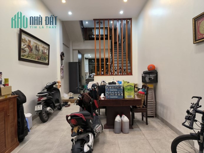 Bán nhà phố Nguyễn Văn Cừ, Gara Ô tô, 70 m2, 5 tầng, giá chỉ 12 tỷ.