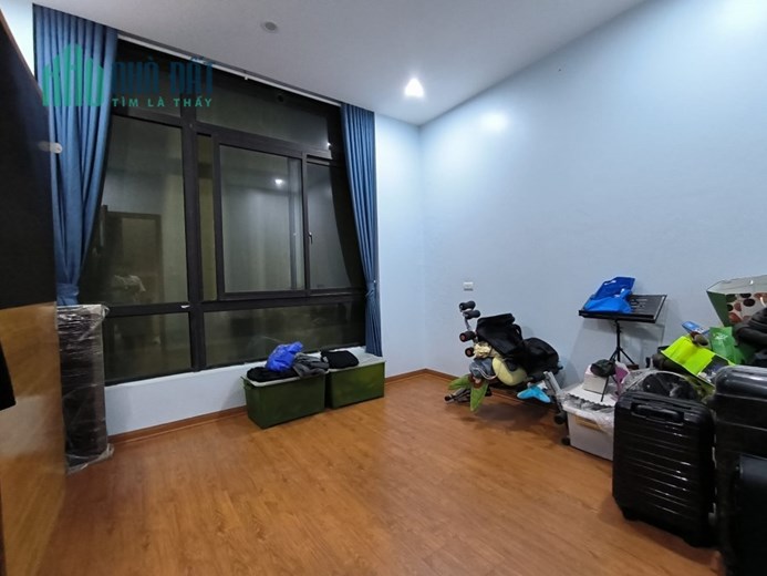Bán nhà phố Nguyễn Văn Cừ, Gara Ô tô, 70 m2, 5 tầng, giá chỉ 12 tỷ.