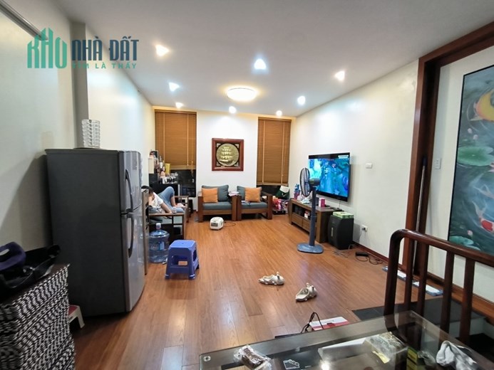 Bán nhà phố Nguyễn Văn Cừ, Gara Ô tô, 70 m2, 5 tầng, giá chỉ 12 tỷ.