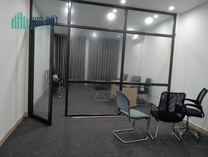 Chính chủ cần cho thuê căn nhà 2 tầng Thuộc Mặt Đường Lê Trọng Tấn - p. Là Khê - Hà Đông.