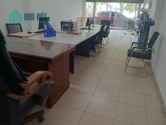 Chính chủ cần cho thuê căn nhà 2 tầng Thuộc Mặt Đường Lê Trọng Tấn - p. Là Khê - Hà Đông.