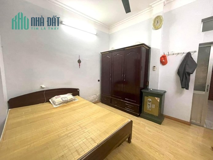 Cho thuê nhà riêng ngõ Trần Hữu Tước, Đống Đa, 20m ra hồ Đắc Di, nhà full đồ
