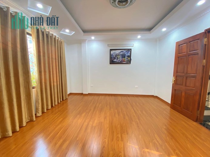 ⭐Chỉ 10 Tỷ-Ôtô đỗ cửa-Phố GIÁP NHẤT-Cạnh Royal City 53/56 x5T Thang Máy,K.doanh⭐