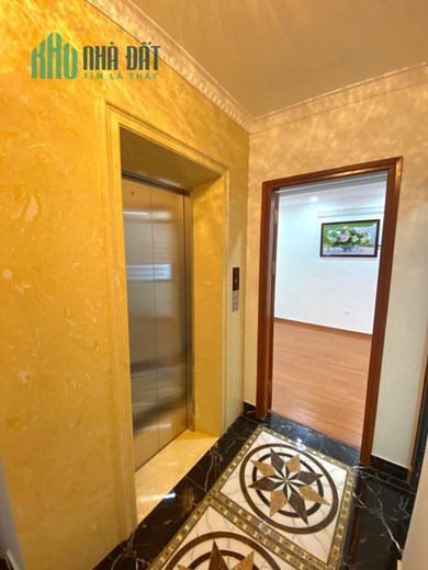 ⭐Chỉ 10 Tỷ-Ôtô đỗ cửa-Phố GIÁP NHẤT-Cạnh Royal City 53/56 x5T Thang Máy,K.doanh⭐