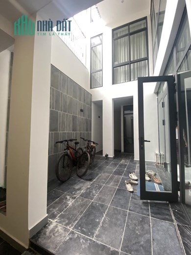 ⚜️ Nhà VIP Hoàng Cầu, Lô góc, Ngõ to như phố, 100m2 5T Thang máy, MT 18m, Chỉ 38 Tỷ ⚜️