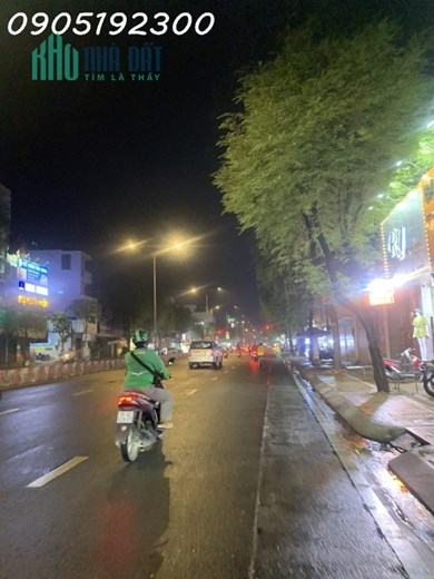 GIẢM 300 TRIỆU, GIÁ MỚI 4,5 TỶ NHÀ HẺM LÊ TRỌNG TẤN, NGAY AEON TÂN PHÚ, 3 TẦNG.