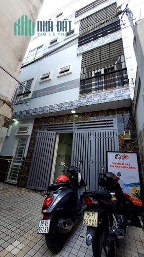 NHỈNH 4 TỶ - NHÀ 3 TẦNG- HẺM XE HƠI QUAY ĐẦU- GẦN PHẠM VĂN ĐỒNG- 2 MẶT HẺM TRƯỚC SAU THÔNG THOÁNG.