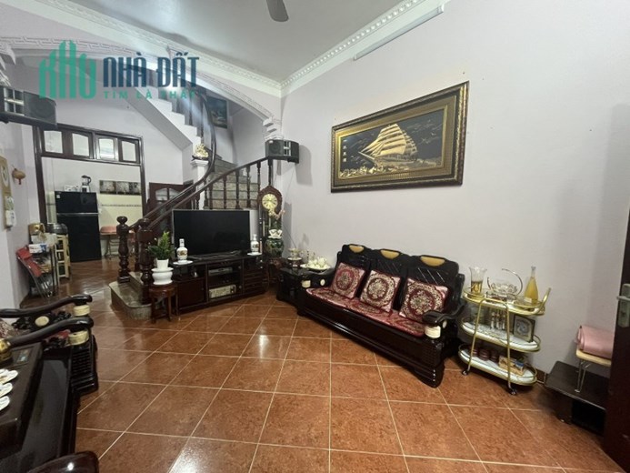 Bán nhà Đặng Tiến Đông 35m 4 tầng mặt tiền 4.5m cực gần phố vài bước ra ô tô tránh nhỉnh 5 tỷ lh