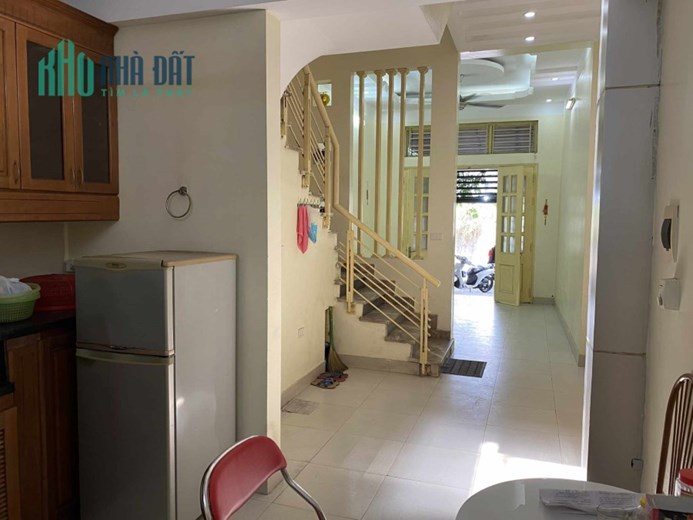 Cho thuê nhà nhà, CHDV, HGĐ,50m2, 4T, 5N, đồ cơ bản, An Dương Vương, 13tr.